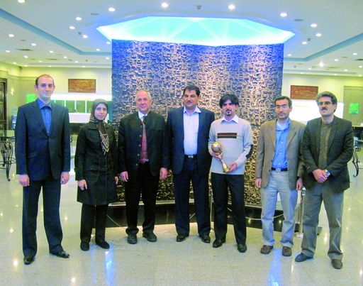 Auf dem Foto: dritter von links: Energy Globe Gründer Ing. Wolfgang Neumann, vierter von li:  Ali Najafi mit Team  der Recycle Organization of Mashhad Municipality.
