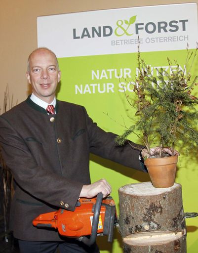 http://pressefotos.at/m.php?g=1&u=52&dir=201102&e=20110202_y&a=event
Die österreichische Forstwirtschaft - Bilanz 2010 und Ausblick 2011. Land&Forst Betriebe.