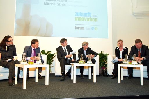 http://pressefotos.at/m.php?g=1&u=43&dir=201102&e=20110201_f&a=event
Im Bild v.l.n.r. Tatjana Oppitz (Generaldirektorin IBM Österreich), Peter Nijkamp (Professor für Regionalökonomie und ökonomische Geografie, Freie Universität Amsterdam), Franz Zeller (ORF, Moderator), Jens Dangschat (Fachbereichsleiter Soziologie, TU Wien), Brigitte Bach (Leiterin des Departments Energy, Austrian Institute of Technology) und Michael Strebl (Geschäftsführer Salzburg Netz GmbH)