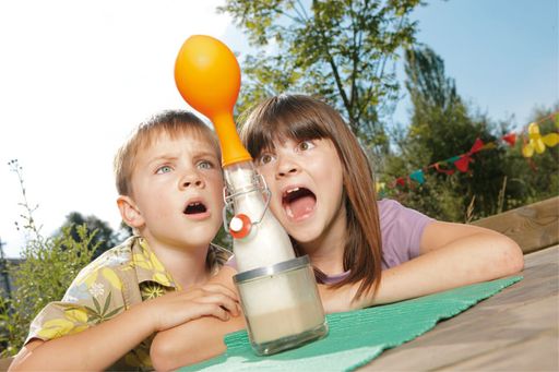 Vorschau Bild von Spannende Experimente fördern die Kreativität der Kinder.