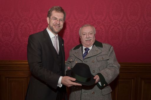 v.l.n.r.: Mag. Andreas Zakostelsky, Obmann des Vereins der Steiermärker in Wien zu Besuch bei Bürgermeister Dr. Michael Häupl im Wiener Rathaus