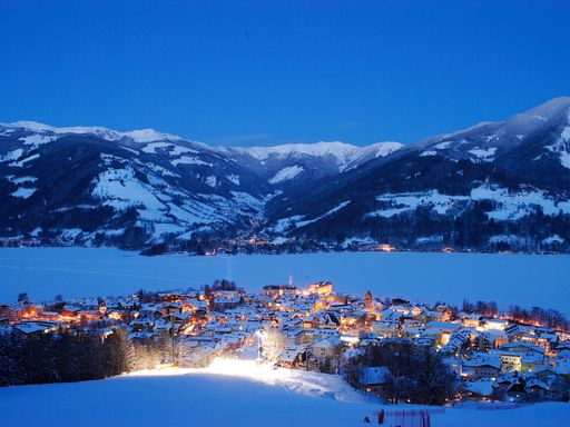 Zell am See bei Nacht: Dieses Panorama und ein großes Eventangebot haben im Januar für neun Prozent mehr Übernachtungen in der Region gesorgt.