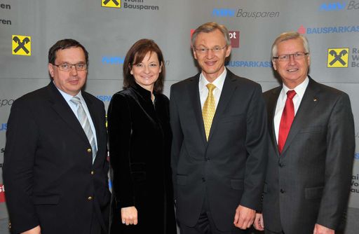 http://pressefotos.at/m.php?g=1&u=38&dir=201102&e=20110218_b&a=event
Bausparjahr 2010: Rekord folgt auf Rekord - im Bild v.l.n.r.: Dr. Josef SCHMIDINGER (GD Bausparkasse der Österr. Sparkassen), Dr. Susanne RIESS-PASSER (GD Bausparkasse Wüstenrot), Mag. Manfred URL (GD der Raiffeisen Bausparkasse), KR Erich HACKL (GD Allgemeine Bausparkasse)