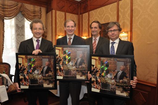 Von links nach rechts: Franz Welser-Möst, Prof. Dr. Clemens Hellsberg, Dr. Dieter Flury, Dr. Alexander Wrabetz