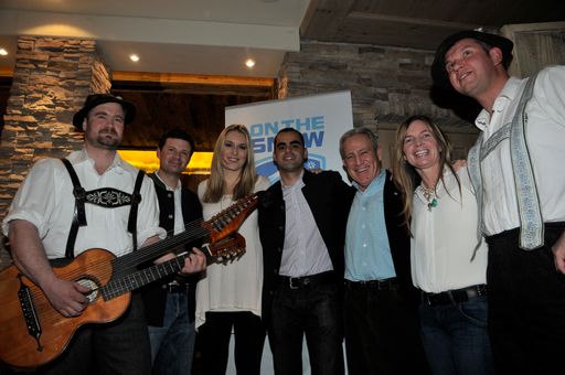 Vorschau Bild von Genossen die WM-Party: v. l.: Chad Dyer (Mountain News), Lindsey Vonn, Eduardo Santander (Mountain News), John Garnsey (Vail Resorts), Ceil Folz ( Vail Valley Foundation) - flankiert von bayrischen Musikanten.