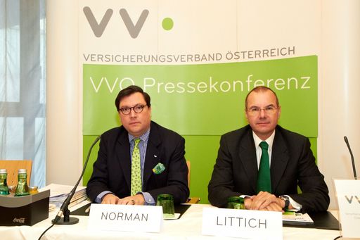 http://pressefotos.at/m.php?g=1&u=43&dir=201102&e=20110223_v&a=event
Im Bild v.l.n.r.: Dr. Louis Norman-Audenhove (Generalsekretär des Versicherungsverbandes Österreich VVO) und Dr. Wolfram Littich (Präsident des Versicherungsverbandes Österreich VVO)