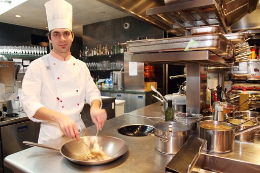 Vorschau Bild von Küchenchef Daniel Konrad vom Demel Salzburg zaubert bei "Pasta et Opera" ein mediterranes Menü.