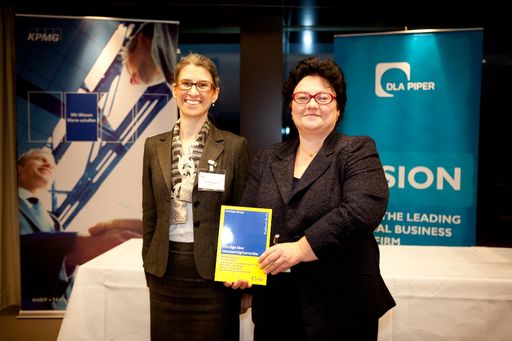 Von links nach rechts: Mag. Sabine Bernegger, Geschäftsführerin bei KPMG, MMag. Sabine Fehringer, Partnerin bei DLA Piper Weiss-Tessbach
