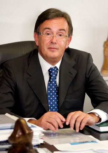  Alois Wegscheider, Geschäftsführer der Grenzlandpark II Verwaltung GmbH: "Das neue Fachmarkt- und Entertainmentzentrum tritt unter dem Namen PLUS auf und verweist damit auf das neue Zusatzangebot gegenüber dem seit 2004 erfolgreich bestehenden multifunktionalen Zentrum M4."