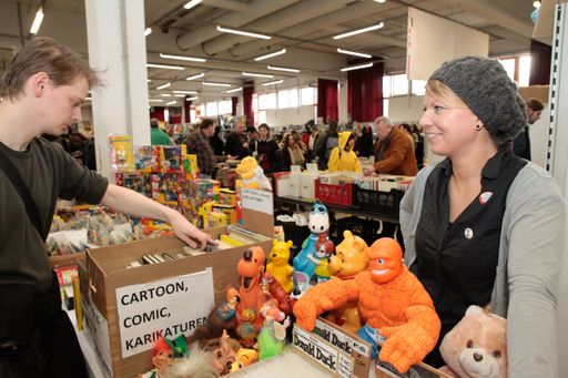 Vorschau Bild von Zahlreiche Händler aus dem In- und Ausland bieten Comics und Merchandise-Artikel an