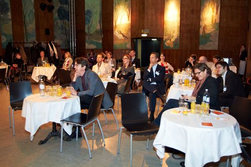 Vorschau Bild von Einblicke in die Arbeit von Auslandskorrespondenten in Österreich brachte am Mittwoch eine Veranstaltung im Rahmen der von APA-OTS organisierten Diskussionsreihe OTSconnect. Prominente Journalistinnen und Journalisten berichteten den Zuhörern aus der PR-Branche über ihre Arbeit, die Rolle der Auslandskorrespondenten und ihr Verhältnis zu Österreich und stellten sich der anschließenden Diskussion.

Weitere Fotos abrufbar unter:
http://pressefotos.at/m.php?g=1&u=43&dir=201103&e=20110302_o&a=event
