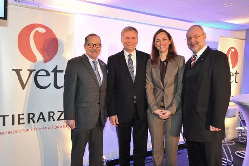 http://pressefotos.at/m.php?g=1&u=38&dir=201103&e=20110304_t&a=event
Der Präsident der Österreichischen Tierärztekammer, Dr. Walter
Holzhacker (4. v. l.), freute sich gemeinsam mit hochkarätigen Gästen - Gesundheitsminister Alois Stöger, VetMed-Rektorin Dr. Sonja Hammerschmid (3. v. l.) und Dr. Walter Winding (1. v. l.), Präsident der Vereinigung europäischer Tierärzte - über die Eröffnung des neuen "Haus der Tierärzte".