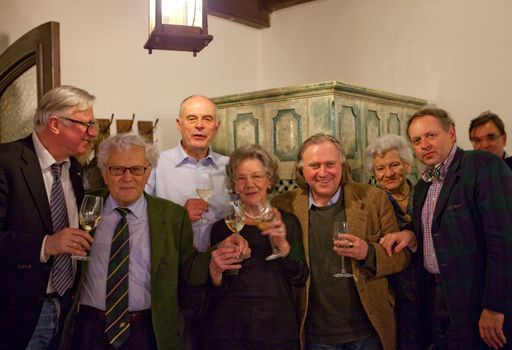 Im Bild v.l.n.r.: Mag. Carl Aigner(Dir. NÖ Landesmuseum u. Vorstand Leopold Museum), Prof. Dr. Alfons Huber (Alt-Vorstand Leopold Museum), SC Dr. Wolfgang Nolz (Vorstand Leopold Museum), Dr. Elisabeth Leopold (Vorstand Leopold Museum), Mag. Manfred Siems (Restaurator), Eva Morton, RA Andreas Nödl (Vorstand Leopold Museum), Dr. Diethard Leopold (Vorstand Leopold Museum)