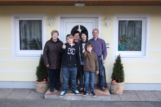 Beliebtheitssieger 2010: Die Familie Haidinger von der Frühstückspension Haus Helene freut sich über die Top-Gästebewertungen auf Tiscover.com.