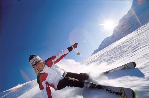  Zwei Bretteln im zauberhaften Pulverschnee - so herrlich ist der Sonnenskilauf in Obergurgl