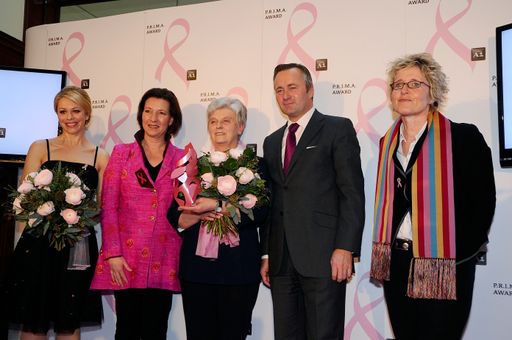 Opernsängerin Daniela Fally, Bundesministerin Gabriele Heinisch-Hosek, Preisträgerin Brigitta Wieser, Generaldirektor A1 Telekom Austria und Telekom Austria Group Hannes Ametsreiter und Konzernsprecherin Telekom Austria Group Elisabeth Mattes (v.l.)