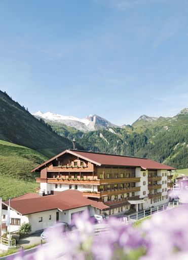 Das ****Superior Hotel Alpenhof in Hintertux im Zillertal hat nun als 1. Hotel in Tirol das ECARF-Qualitätssiegel für allergikerfreundliche Produkte und Dienstleistungen erhalten.