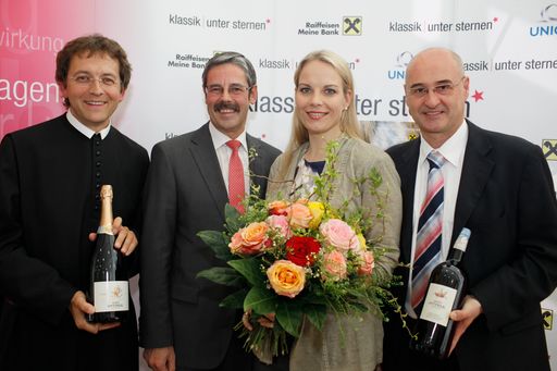 Prior Mag. Maximilian Krenn, Mag. Erwin Hameseder - Generaldirektor der Raiffeisen-Holding und Raiffeisenlandesbank NÖ-Wien, Elina Garanca  Wolfgang Übl - Geschäftsführer des Veranstalters markant werbeagentur.