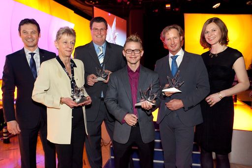 http://pressefotos.at/m.php?g=1&u=66&dir=201103&e=20110317_v&a=event
Die GewinnerInnen des 1. österreichischen Verkaufsawards
stehen fest! Im Bild vlnr.: Niklas Tripolt (VBC), Hedwig Kranner
(Reiter Betten und Vorhänge), Karl Moser (Team Villach, Steyr Werner
Technischer Handel GmbH), Markus Voss (Tips Zeitungs GmbH & Co KG),
Robert Rotschopf (Birner GmbH), Alexandra Tripolt (VBC)