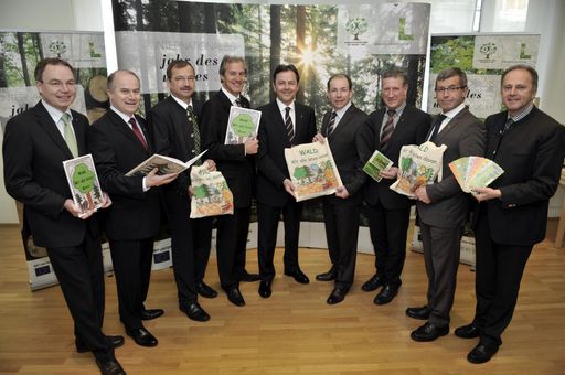 Wald-Schulpaket sind weiteres Highlight im Internationalen Jahr des Waldes 2011 - 21. März ist der Internationale Tag des Waldes