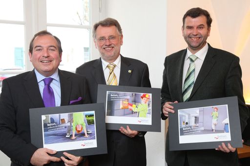 http://pressefotos.at/m.php?g=1&u=66&dir=201103&e=20110323_b&a=event
Im Bild v.l.n.r.: Mag. Robert F. Holzer (Stv. Präsident des VÖB
und Leiter der Fachgruppe Fertigteile), Dr. Bernd Wolschner (Präsident des VÖB), DI Gernot Brandweiner (GF des VÖB)