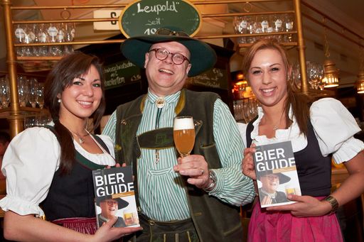  http://pressefotos.at/m.php?g=1&u=43&dir=201103&e=20110323_b&a=event Conrad Seidls "Bier Guide 2011" macht das Dutzend voll - im Bild v.l.n.r. Bernadetta, Bierpapst Conrad Seidl und Milica