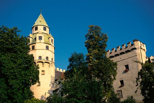 Münzreise nach Hall in Tirol: 500 Jahre Münzgeschichte und die neue "Robotik" Niob-Münze in der Burg Hasegg.