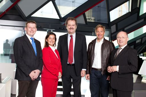 http://pressefotos.at/m.php?g=1&u=84&dir=201103&e=20110331_s&a=event
SCHIEDEL präsentiert AERA Eqonic Ein neues Wohnraumlüftungssystem mit Wärmerückgewinnung sorgt für frische Luft