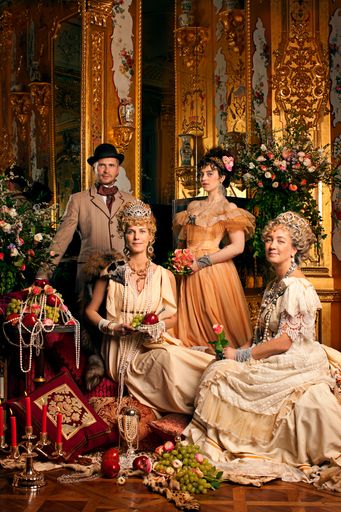 Sergej Benedetter, Desirée Treichl-Stürgkh, Lena Hoschek, Agnes Husslein-Arco präsentieren den Stil der Belle Époque.