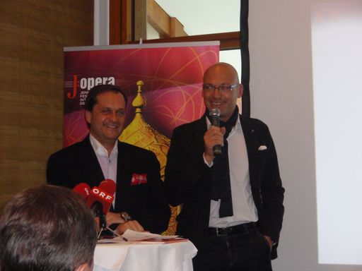 Vorschau Bild von v.l.n.r.: Intendant Dietmar Kerschbaum, Therme-Loipersdorf-Geschäftsführer Wolfgang Wieser.