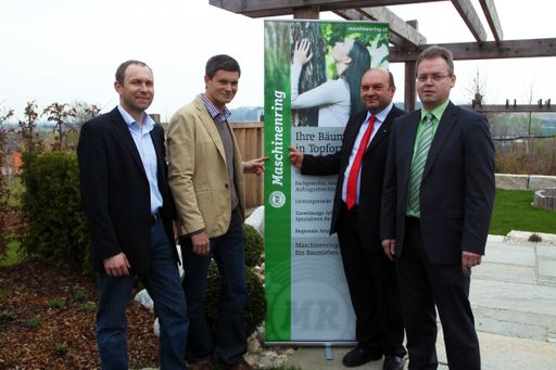  http://pressefotos.at/m.php?g=1&u=52&dir=201104&e=20110404_y&a=event
Maschinenring-Expertenteam präsentiert Gartenarchitektur.