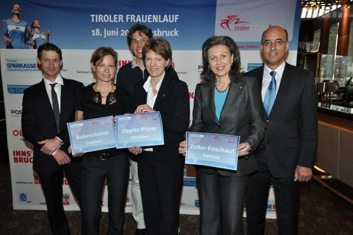  Freuen sich über die Initiative des Tiroler Frauenlaufs angesichts der steigenden Beliebtheit des Laufsports (v.l.): Dr. Gerhart Handle ("Die Orthopäden"), Dr. Dagmar Rabensteiner (Sportmedizinerin und österr. Staatsmeisterin im Marathon und Halbmarathon), Alexander Pittl (GF Laufwerkstatt), BM Christine Oppitz-Plörer, LR Patrizia Zoller-Frischauf und Dir. Kurt Steger (Casino Innsbruck).