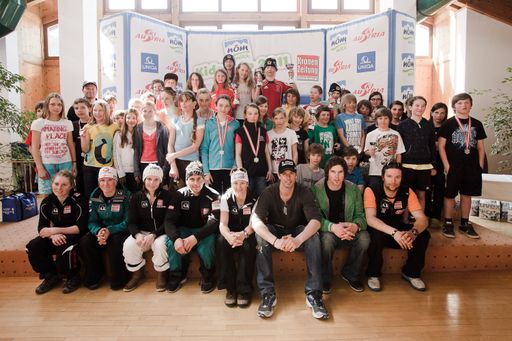 links hinten: Stephan Eberharter
vorne von links nach rechts: Mariella Voglreiter, Andrea Fischbacher, Anna Fenninger, Philipp Schörghofer, Michaela Kirchgasser, Joachim Puchner, Manuel Kramer, Christoph Dreier