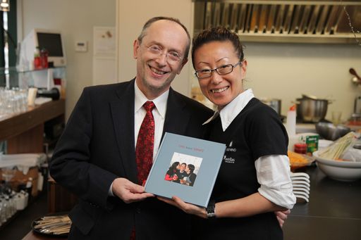 Bei der Präsentation des Kochbuches, am 4. April 2011, hat Kim in ihrem Lokal am Naschmarkt ihre Gäste persönlich bekocht