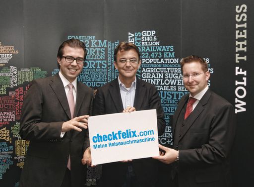 Im Bild v.l.n.r.: Clemens Philipp Schindler, Partner Wolf Theiss; Hannes Jagerhofer, Gründer checkfelix; Christian Öhner, Rechtsanwalt Wolf Theiss.