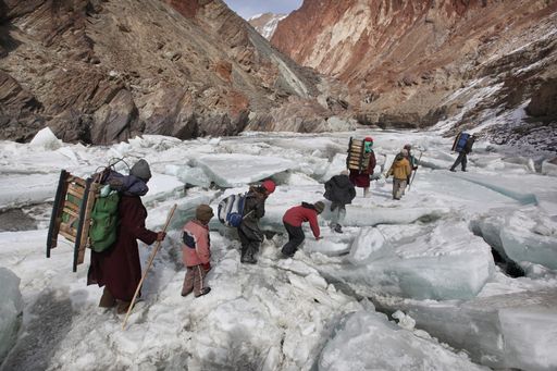 Vorschau Bild von Zanskar, India. Children and parents travel down a Himalayan ice river on the most dangerous school run in the world.