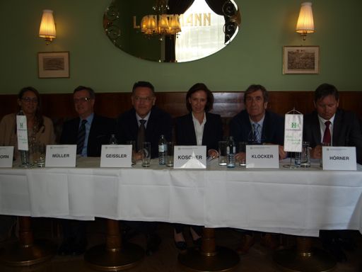 Vorschau Bild von v.l.n.r.: Gabriele Eichhorn (stellvertretende Generaldirektorin PVA), Prof. Dr. Rudolf Müller (Chefarzt PVA), Prim. Univ. Prof. Dr. Dietmar Geissler (Ärztlicher Leiter der Onkologischen Rehabilitation im Humanomed Zentrum Althofen), Mag. Ulrike Koscher (Leitung Marketing und Kommunikation Humanomed), DDr. Johann J. Klocker (Stv. Ärztlicher Leiter der Onkologischen Rehabilitation im Humanomed Zentrum Althofen), DI Werner Hörner (Geschäftsführer Humanomed)