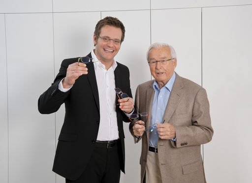 Robert F. Hartlauer mit Herrn Anger Lensbond