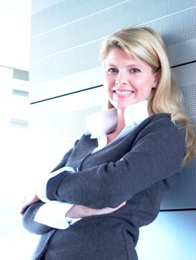 Vorschau Bild von Mag. Susanne Höck, Geschäftsführerin und Gründerin von KUMARI, vertraut bei Ihrem Gesundheits- und Schönheitskonzept auf ein Zusammenspiel aus innerer und äußerer Anwendung von natürlichen Wirkstoffen.