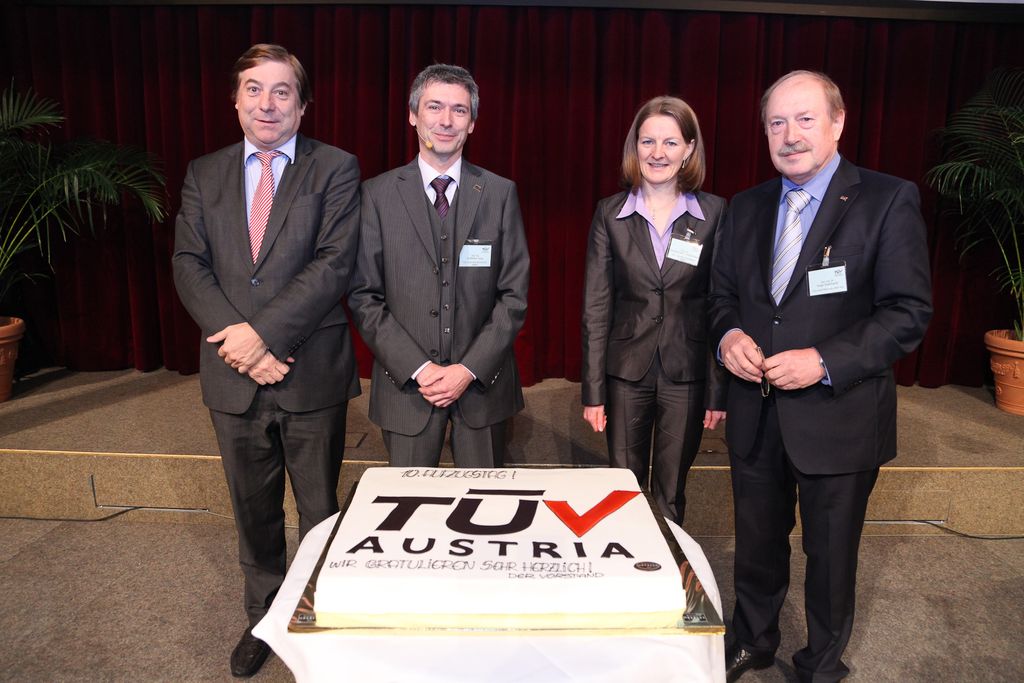 10. TÜV AUSTRIA Aufzugstag im Wiener Rathaus: Würdiges Jubiläum mit 500 ...