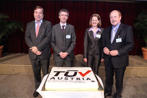 v.l.n.r. LAbg. Dr. Kurt Stürzenbecher (Vertreter Stadt Wien), Dipl.-Ing. Gottfried Jung (TÜV AUSTRIA), Dipl.-Ing. Daniela Keßler-Kirchmayr (TÜV AUSTRIA), Dipl.-Ing. Dr. Hugo Eberhardt (Vorstandsvorsitzender TÜV AUSTRIA)