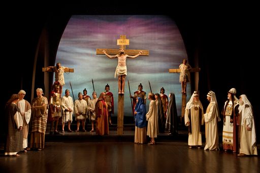 Vorschau Bild von Einer der Höhepunkte in der Passion 2011: Die stimmungsvolle Kreuzigungsszene.