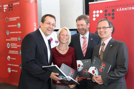 Im Bild v.l.n.r.: Rektor Dietmar Brodel, Forschungskoordinatorin Claudia Pacher, Geschäftsführer Siegfried Spanz, Vizerektor Forschung Walter Schneider