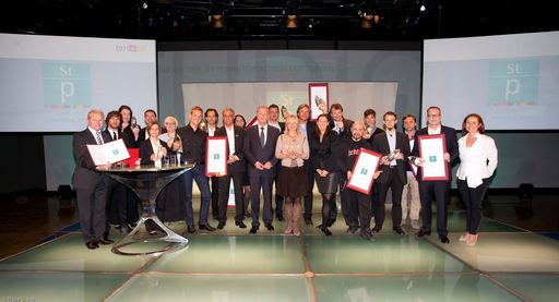 Vorschau Bild von Staatspreis Werbung 2011. Wirtschaftsminister Mitterlehner mit allen Preisträgern des Staatspreis Werbung