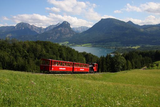Vorschau Bild von Ostersonntag auf dem Schafberg: Es kommt selten vor, dass die Schafbergbahn bereits im April in die Sommersaison Startet.