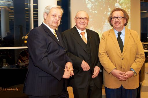 http://pressefotos.at/m.php?g=1&u=43&dir=201104&e=20110414_v&a=event
Im Bild v.l.n.r.: Univ. Prof. DDr. Wolfgang Graninger, Generaldirektor Dr. Günter Geyer und Kammersänger Alfred Sramek
