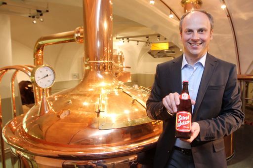 Stiegl-Braumeister Pöpperl hat mit der "Stiegl-Weisse" ein rein österreichisches Weißbier gebraut.