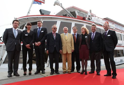 http://pressefotos.at/m.php?g=1&u=82&dir=201104&e=20110427_a&a=event
"Arbeitsmarkt ohne Grenzen - alle in einem Boot"; V.l.n.r.: Dr. Johannes Kopf, LL.M., (Vorstand des AMS Österreich), Lucia Nicholsonova  (Staatssekretärin Slowakei), MUDr. Ivan Jurás (Generaldirektor der slowakischen Arbeitsmarktverwaltung), Prof. Dr. Karl Aiginger (Leiter des Wirtschaftsforschungsinstitutes WIFO), Karl Fakler (AMS Landesgeschäftsführer NÖ), Róbert Komáromi (Generaldirektor der ungarischen Arbeitsmarktverwaltung), Lucka ZiZek (Generaldirektorin der slowenischen Arbeitsmarktverwaltung), Dr. Herbert Buchinger (Vorstandsvorsitzender des AMS Österreich) und Ing. Stefan Duhán (stv. Generaldirektor der tschechischen Arbeitsmarktverwaltung) bei der Pressekonferenz: Ostöffnung des Arbeitsmarktes aus Sicht der neuen EU Staaten