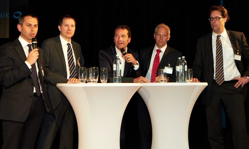http://pressefotos.at/m.php?g=1&u=43&dir=201104&e=20110428_e&a=event
Bei der APA-E-Business-Community am 28. April 2011 diskutierten Experten über die Rolle der IT-Abteilungen als Innovationsmotor.