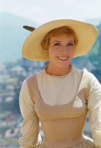  Julie Andrews in "Sound of Music"